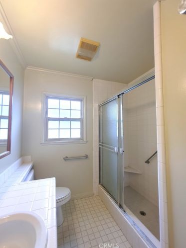 6527 Turnergrove Dr, Lakewood CA  90713-2707 exterior