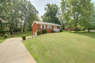 630 Linda Ln, Clarksville, TN 37042-6321