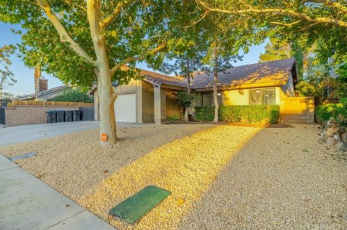 44026 Fine St, Lancaster, CA 93536-1024
