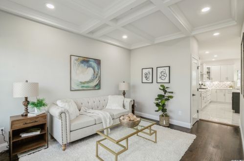 57 Bobwhite Ln, Hicksville NY  11801-4520 exterior