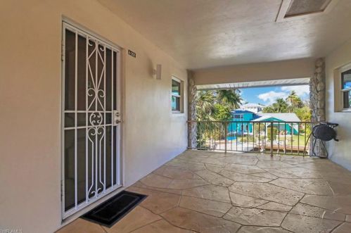 1200 Cherrystone Ct, Naples, FL 34102-0533