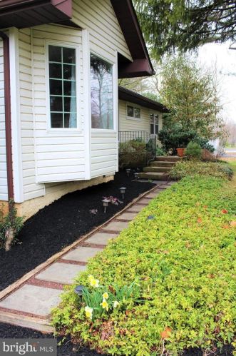 202 Broad Acres Rd, Lansdale, PA 19446-1400