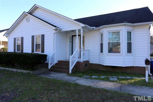 405 Poole Dr, Selma, NC 27576-2243