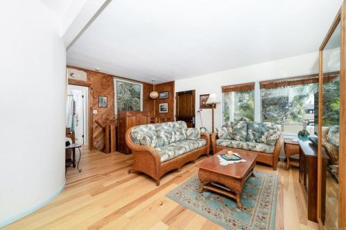 4438 Pescadero Ave, San Diego CA 92107-3629 exterior