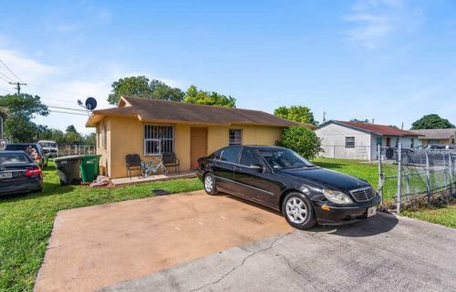 101 12th Ave, South Bay, FL 33493-1607