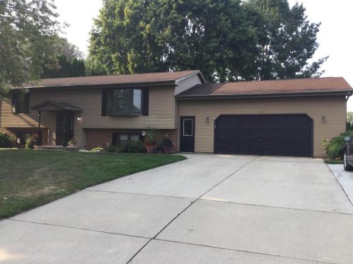2165 Canyonland Dr, Green Bay, WI 54311-6319