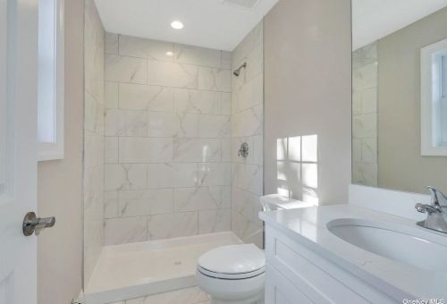 594 Canal Rd, Mount Sinai NY  11766-3307 exterior