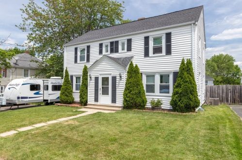 33 Osceola Ave, Worcester, MA 01606-1801