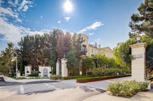 2403 Watermarke Pl, Irvine CA  92612-7690 exterior