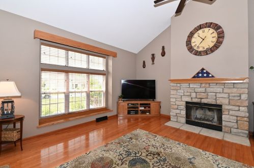 28842 Stone Ridge Ct, Waterford WI  53185-5609 exterior