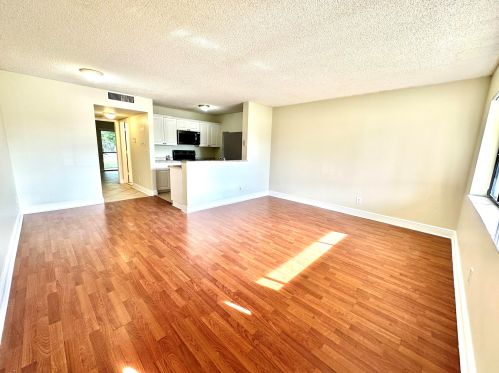 1405 Meadows Cir, Boynton Beach FL  33436-9201 exterior