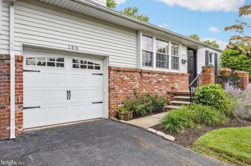155 Lynch Dr, Southampton, PA 18966-3270