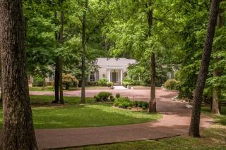 1131 Crater Hill Dr, Nashville, TN 37215-4509