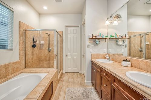 2574 Utah Ave, Fresno CA  93720-3977 exterior