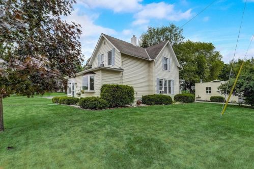 759 Sumner St, Hartford, WI 53027-1405