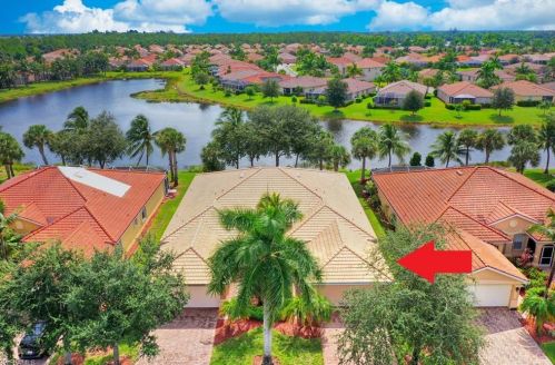 14346 Manchester Dr, Naples FL  34114-8626 exterior