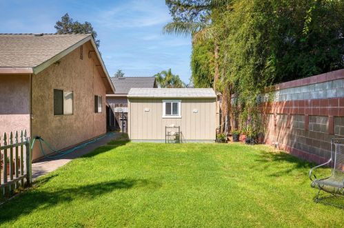 6135 Shoshone Dr, Manteca CA  95336-2562 exterior