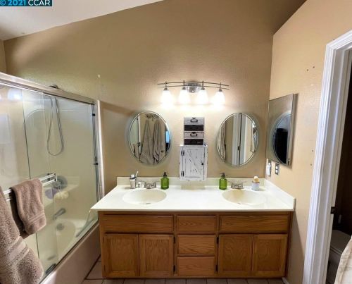 1221 Walnut Meadows Dr, Oakley CA  94561-6000 exterior