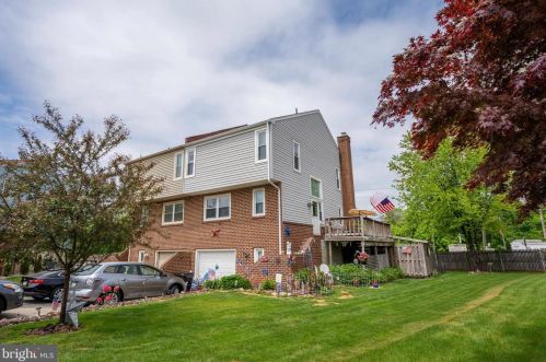 808 Hamlet Cir, Norristown, PA 19406-1752