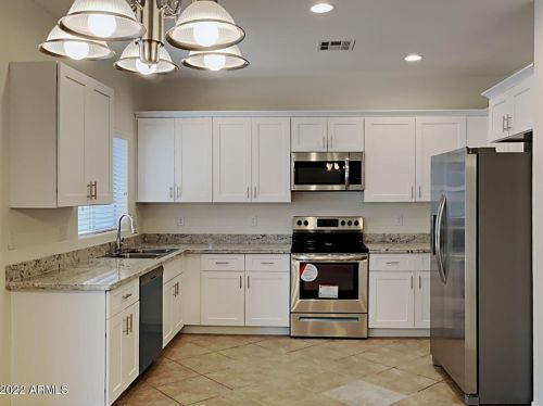 2839 Granite St, Gilbert, AZ 85295-8324