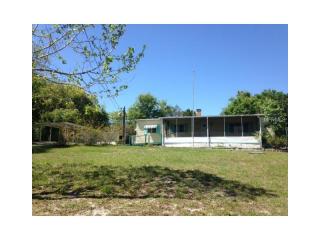227 Robinhood Dr, Deland, FL 32724-1577