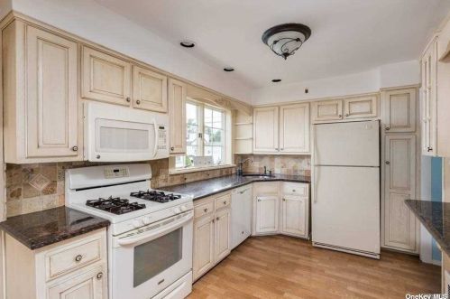 2335 Mitchell Pl, North Bellmore NY  11710-3332 exterior