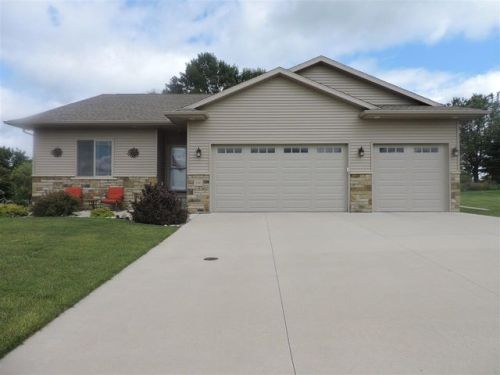 590 Central St, Raymond, IA 50667-9718