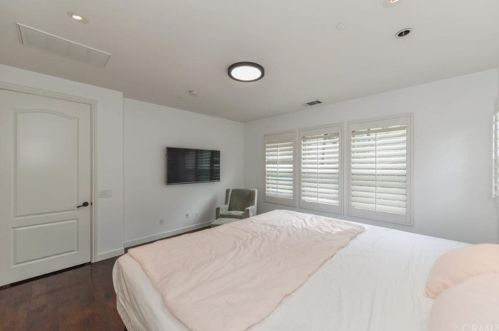 28 Climbing Vine, Irvine CA  92603-0200 exterior