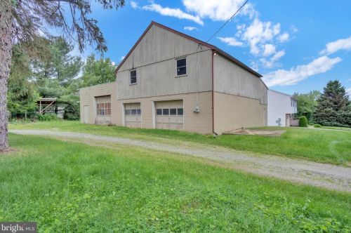 316 Kendale Rd, Red Lion PA  17356-9633 exterior