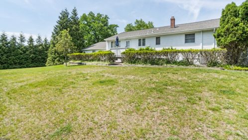 82 Lee Dr, Paterson NJ  07508-3038 exterior