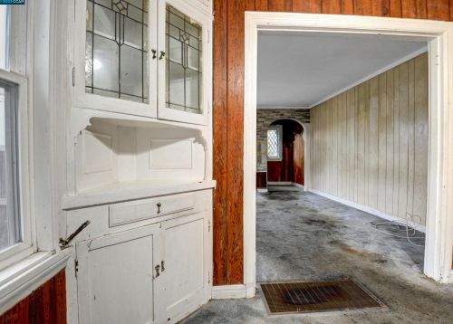 1345 34th St, Oakland, CA 94602-1032