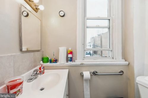 619 Columbia Rd, Washington DC 20009-4705 exterior