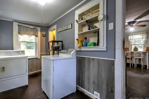 1 Hunters Ln, Ansonia CT  06401-2022 exterior