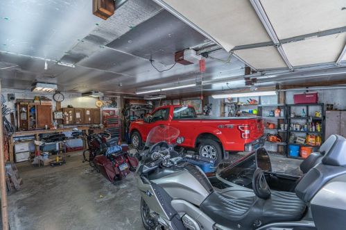 1179 Barkeyville Rd, Grove City PA  16127-4901 exterior