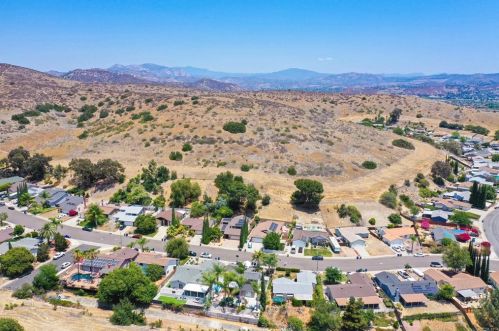 9941 Halberns Blvd, Santee CA  92071-1439 exterior