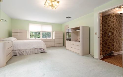 338 Elwood Rd, Elwood NY  11731-2215 exterior