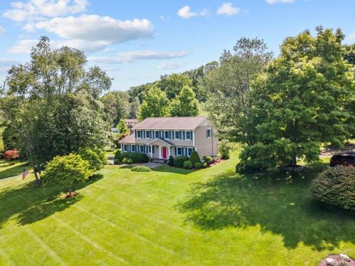 28 Hilltop Dr, Yorktown Hgts, NY 10598-3357