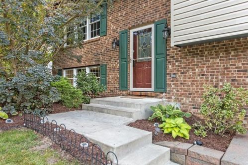 1381 Royal Park Blvd, Library, PA 15129-8930