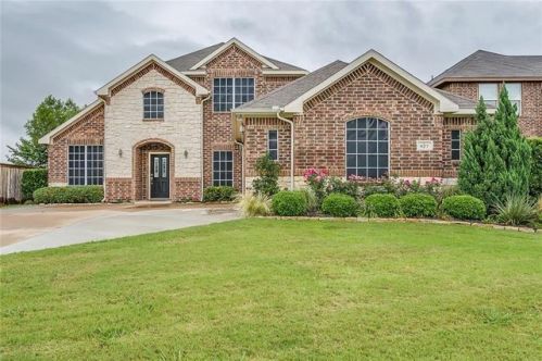927 Hidden Lake Dr, Burleson, TX 76028-6055