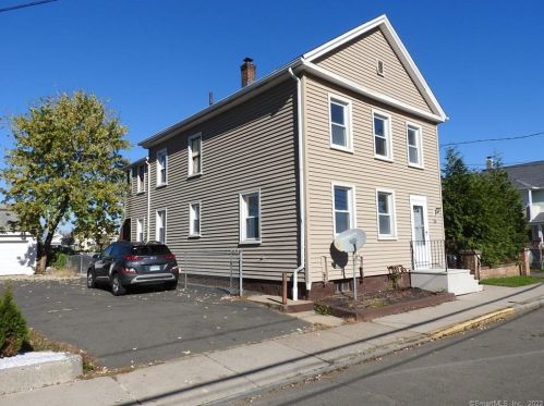 30 Liberty St, Middletown, CT 06457-2724