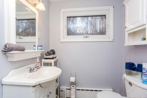 691 Millbrook Rd, Middletown CT  06457-5523 exterior