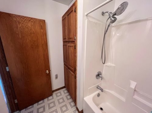 607 59 Ave, Duluth MN 55807-1908 exterior