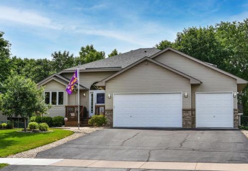 8819 Prestwick Pkwy, Minneapolis, MN 55443-3963