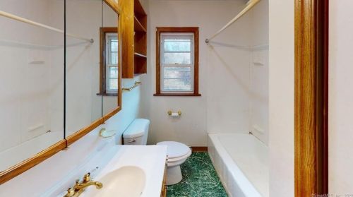 20 Stonington Rd, Norwich CT  06360-4818 exterior