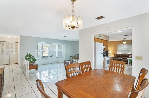 972 Hibiscus Dr, West Palm Beach, FL 33411-3476