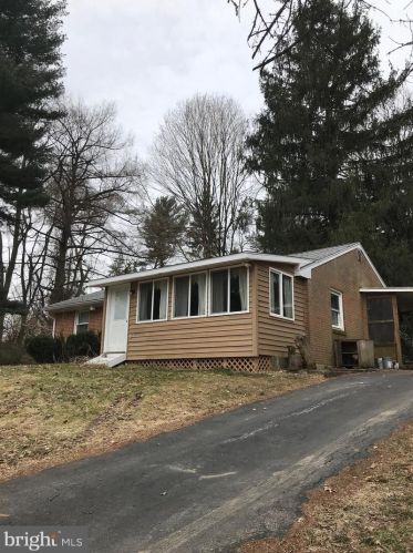 40 Yoe Dr, Red Lion, PA 17356-9087