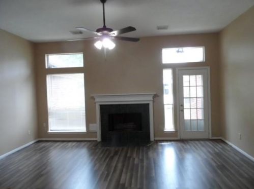 10 Dover Dr, Conroe TX  77304-2748 exterior