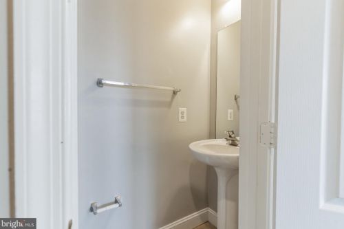 13046 Terminal Way, Woodbridge VA  22193-6116 exterior