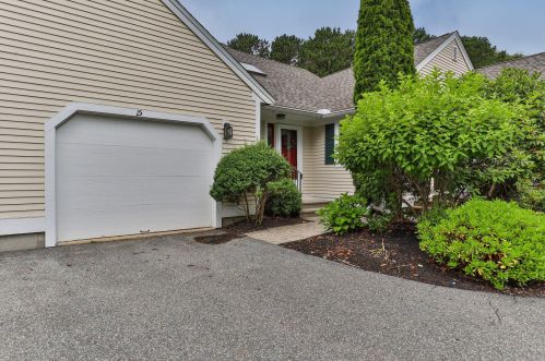 15 Executive Dr, Mashpee, MA 02649-2853