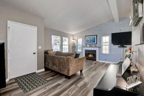 2169 Fiori Dr, Vista CA  92084-7737 exterior